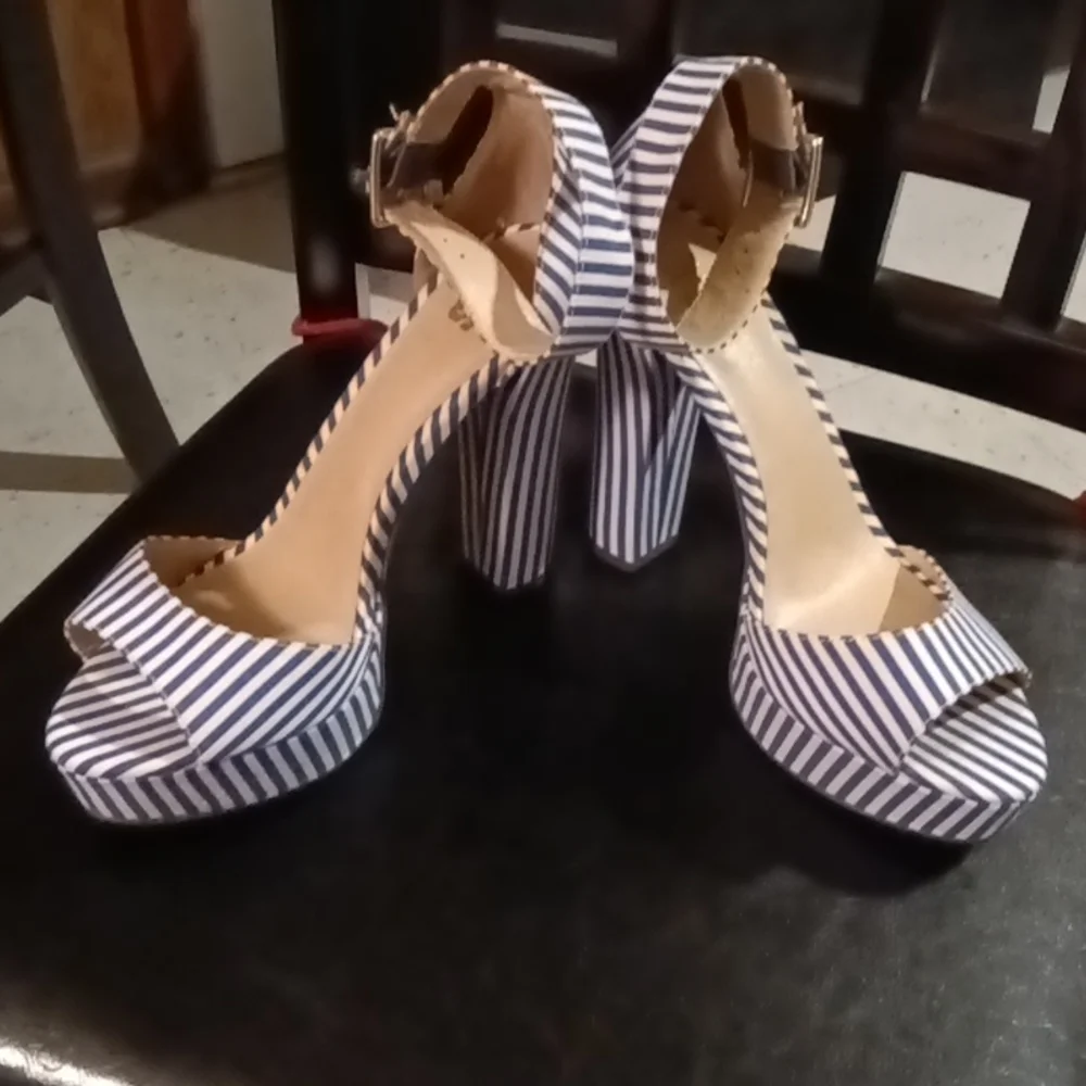 Shoes - Picture 2 of 5